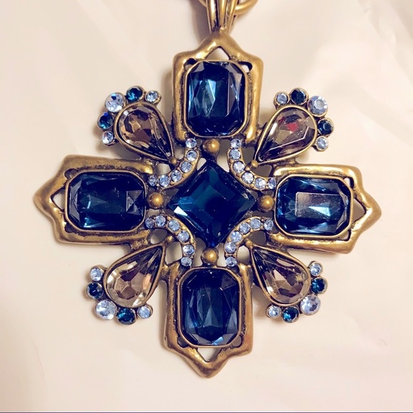 Blue Crystal Medallion Pendant and Chain - Picture 6 of 7